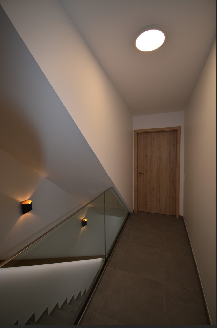 Jeu de lumière naturelle dans les espaces intérieurs