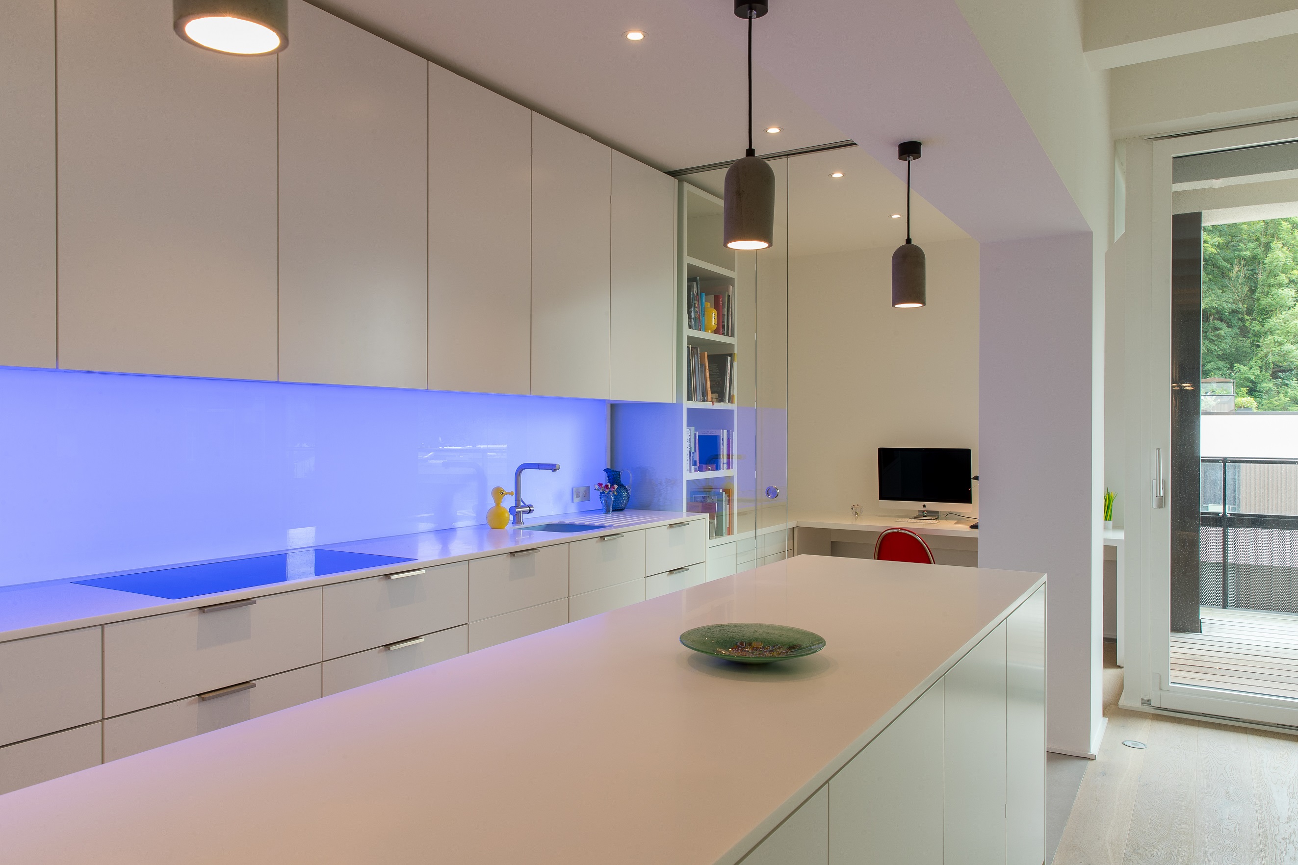 Espace de détente avec mobilier contemporain